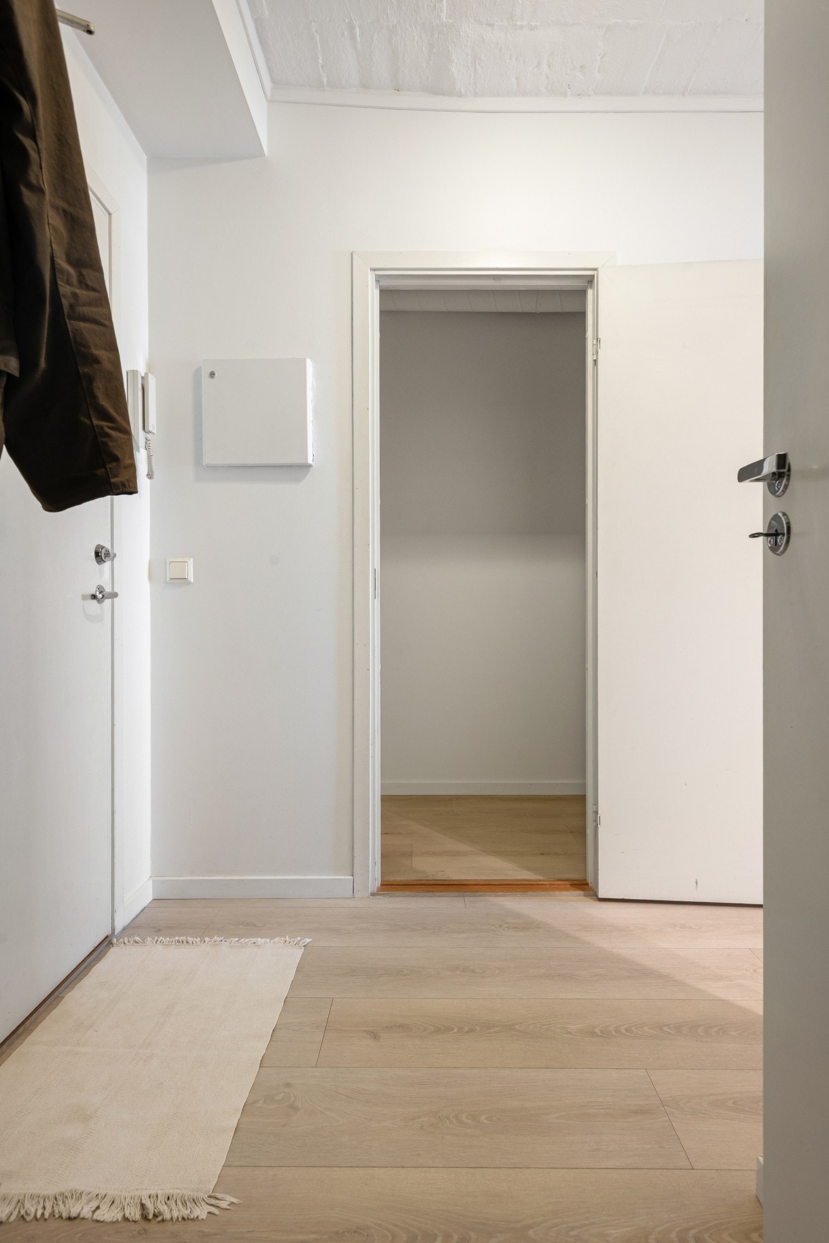 Entréen har direkte tilgang til praktisk bod. Galleribilde