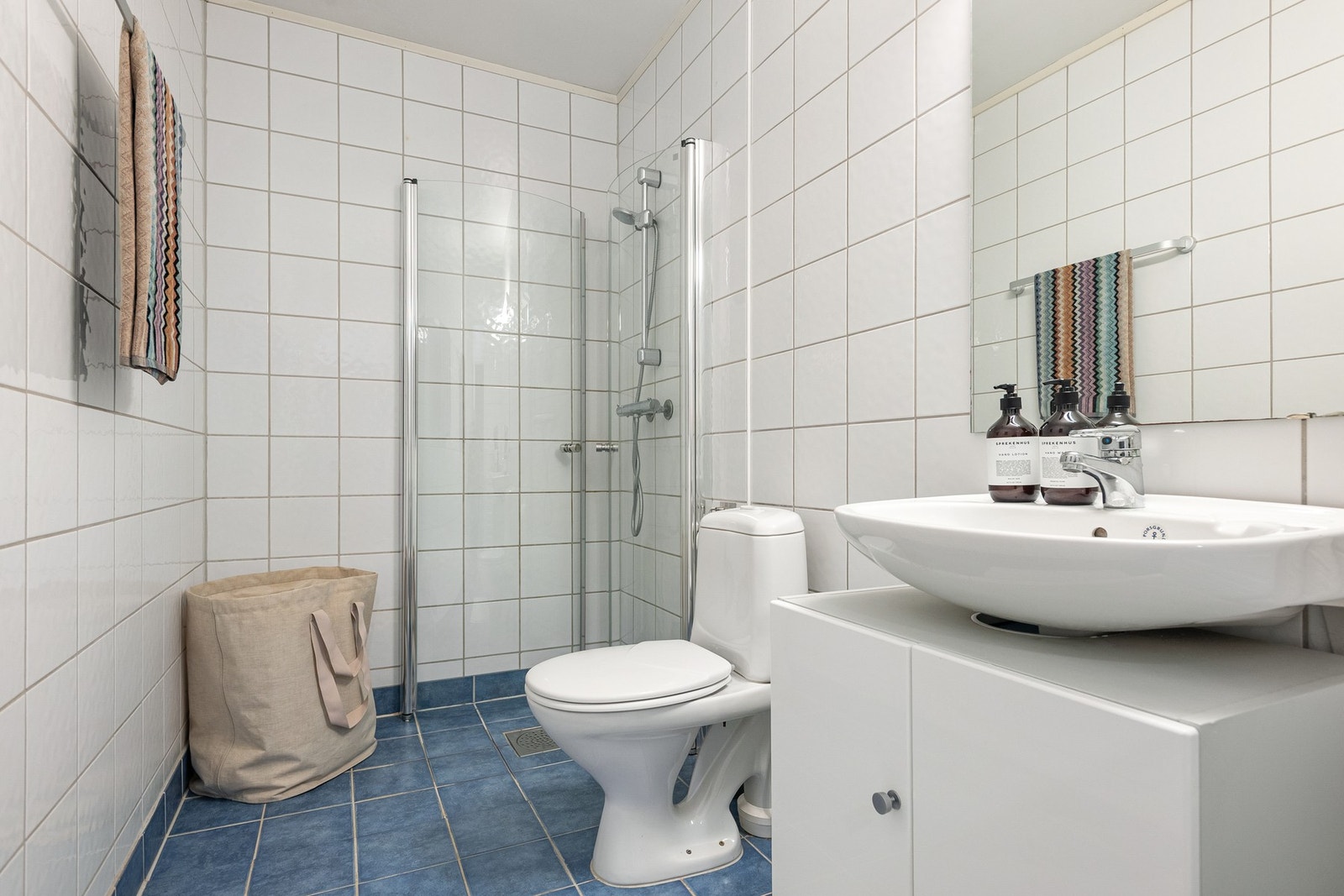 Badet har også inngang fra entréen. Galleribilde