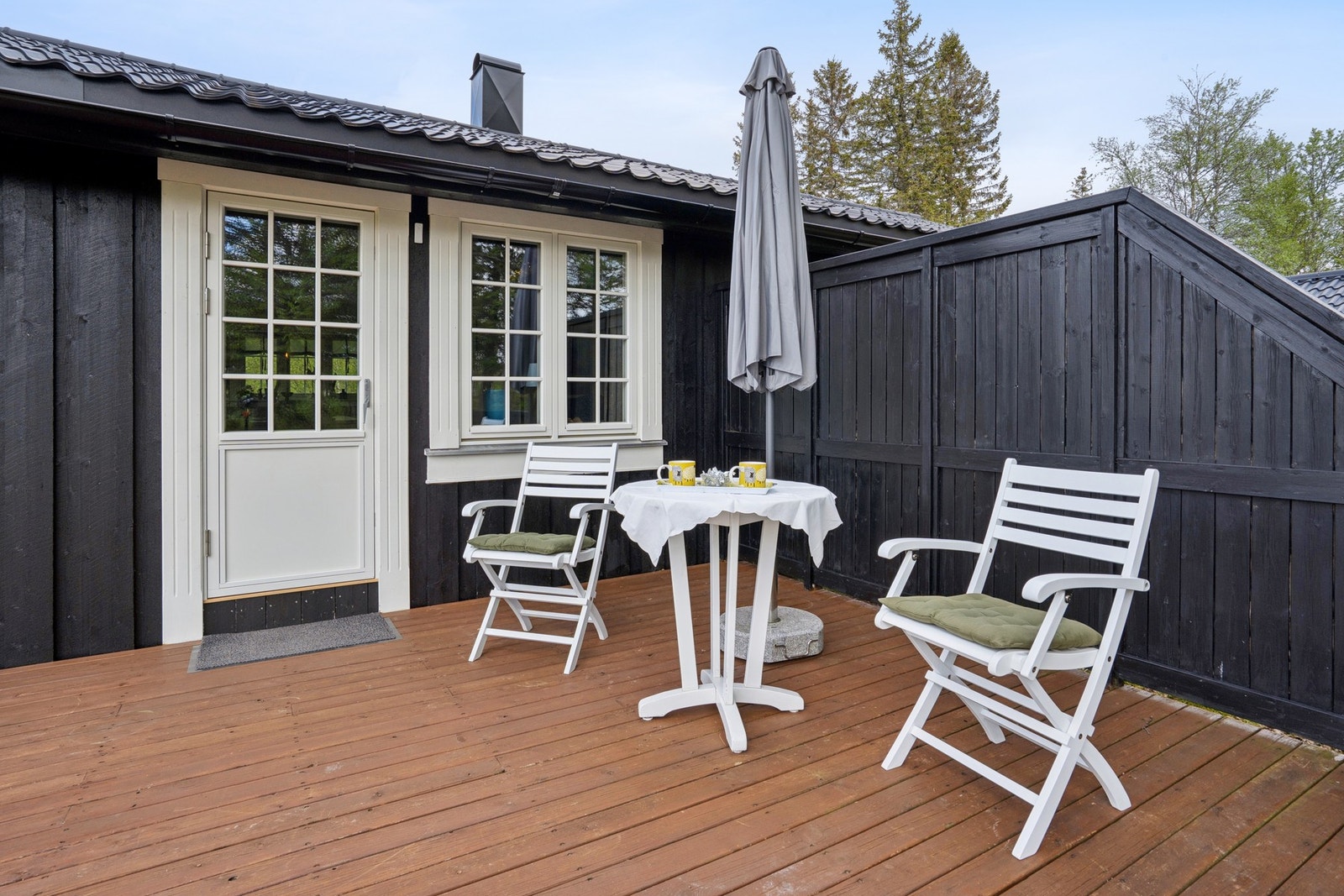 Romslig terrasse på 16 kvm. Galleribilde