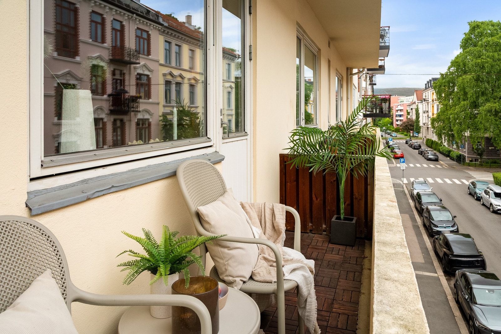 Balkong med plass til sittegruppe Galleribilde