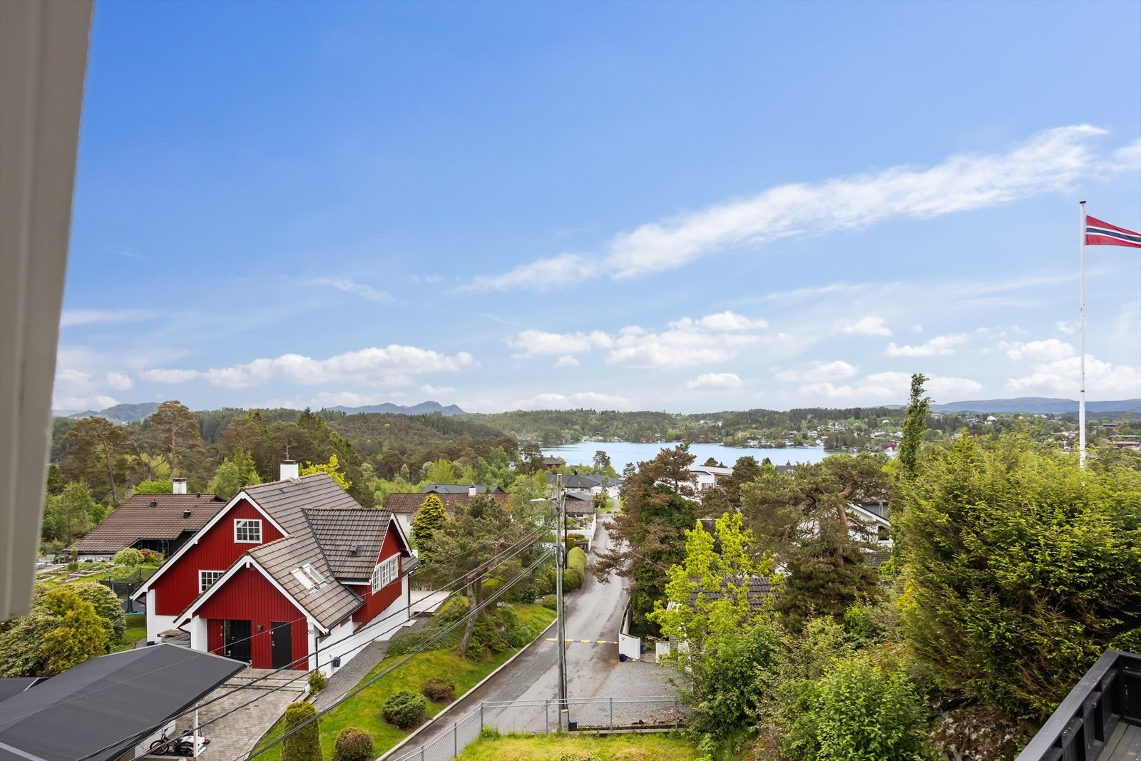 Utsikt fra eiendommen. Galleribilde