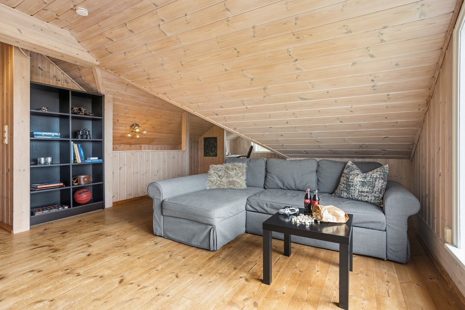 Loftstuen gir ekstra plass og fleksibilitet for familien. Galleribilde