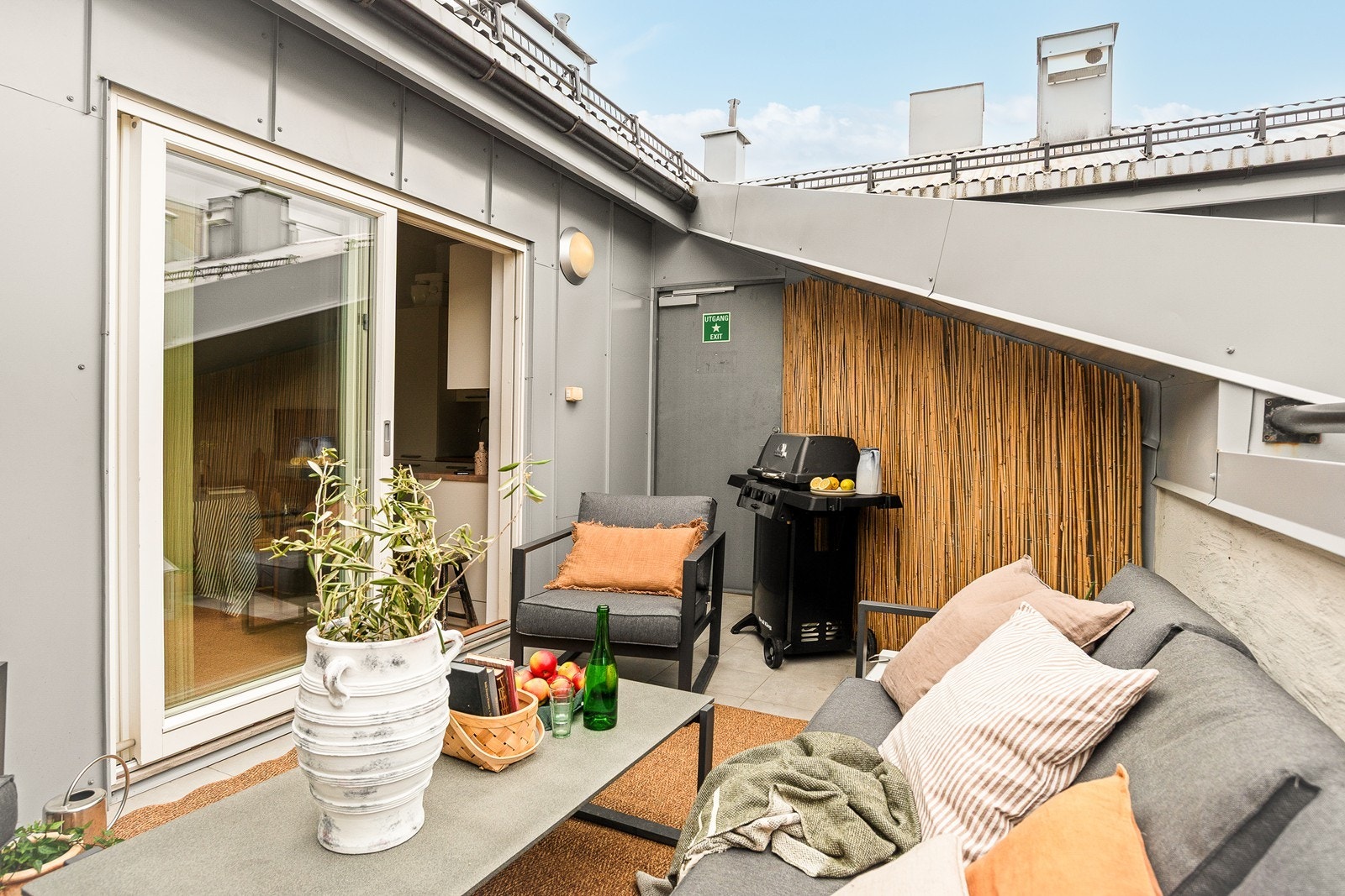 Takterrassen er en usjenert og privat forlengelse av stuen. Galleribilde