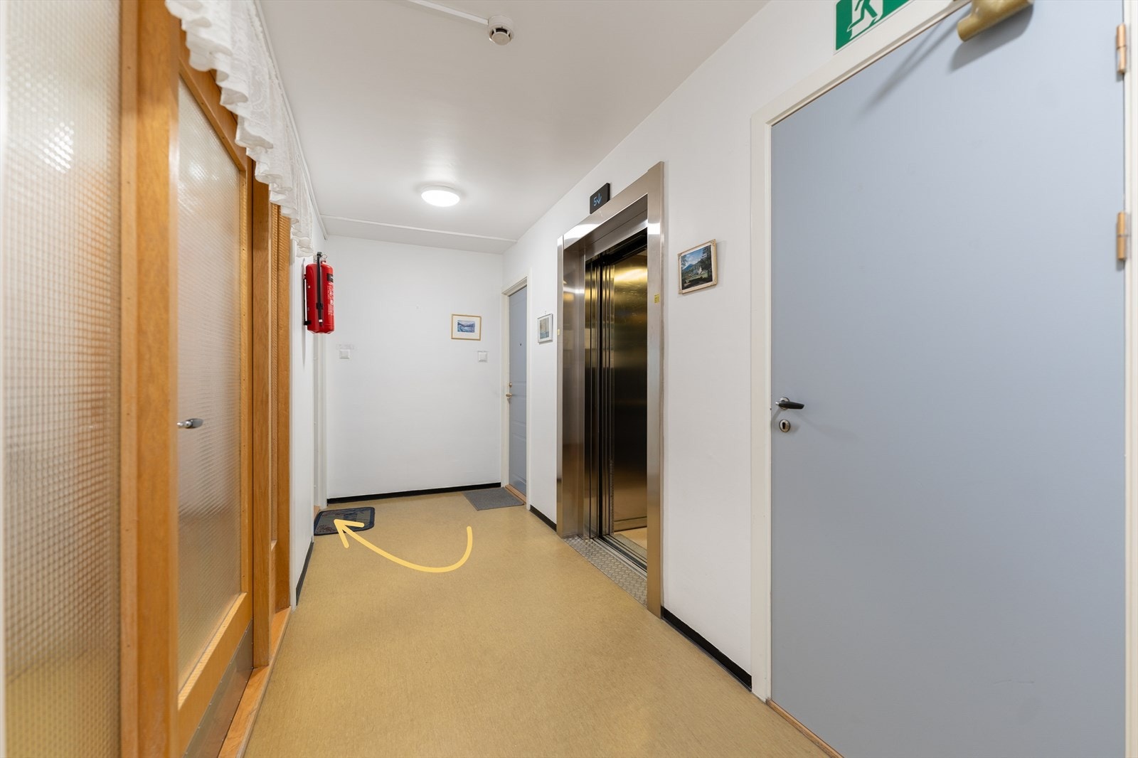 Attraktiv leilighet med trinnfri adkomst og heis rett utenfor døren Galleribilde