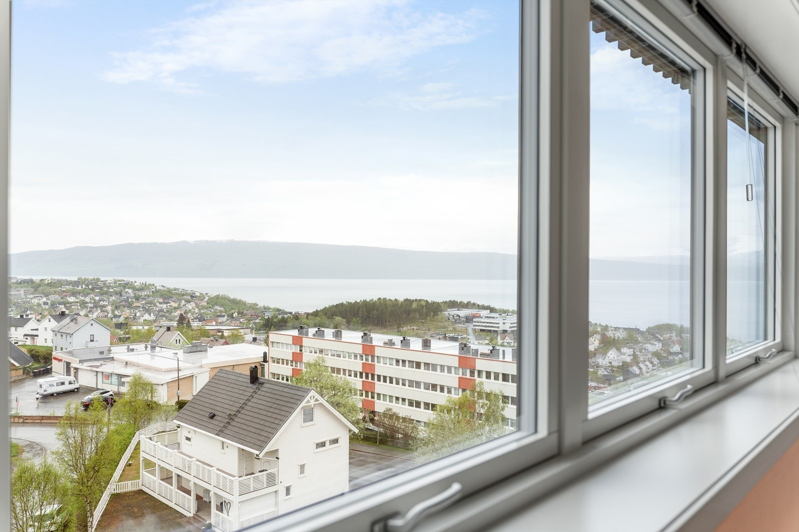Utsikt fra stue over Ofotfjorden Galleribilde