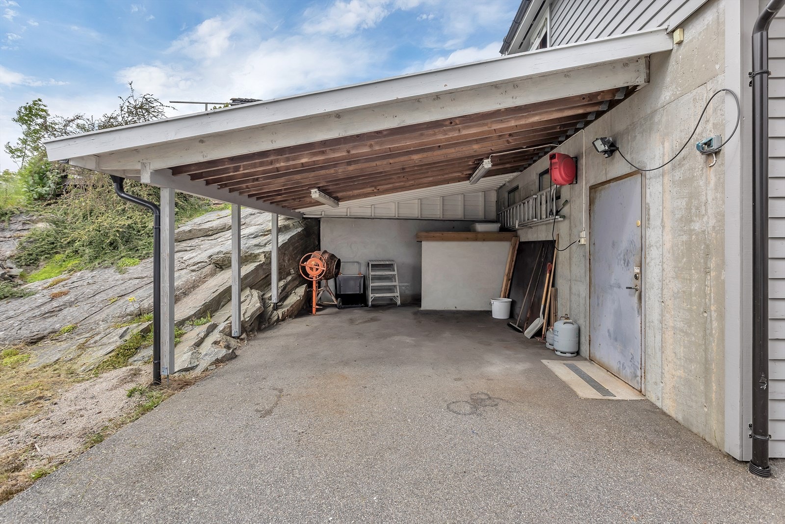 Carport ifm garasjen. Galleribilde