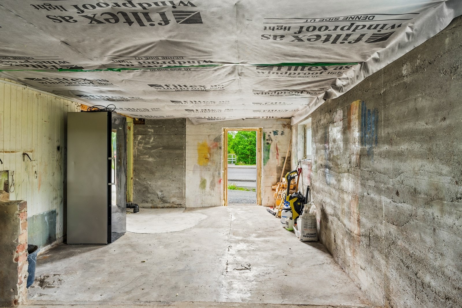 Boligens kjeller er i dag uinnredet og har et stort potensial Galleribilde