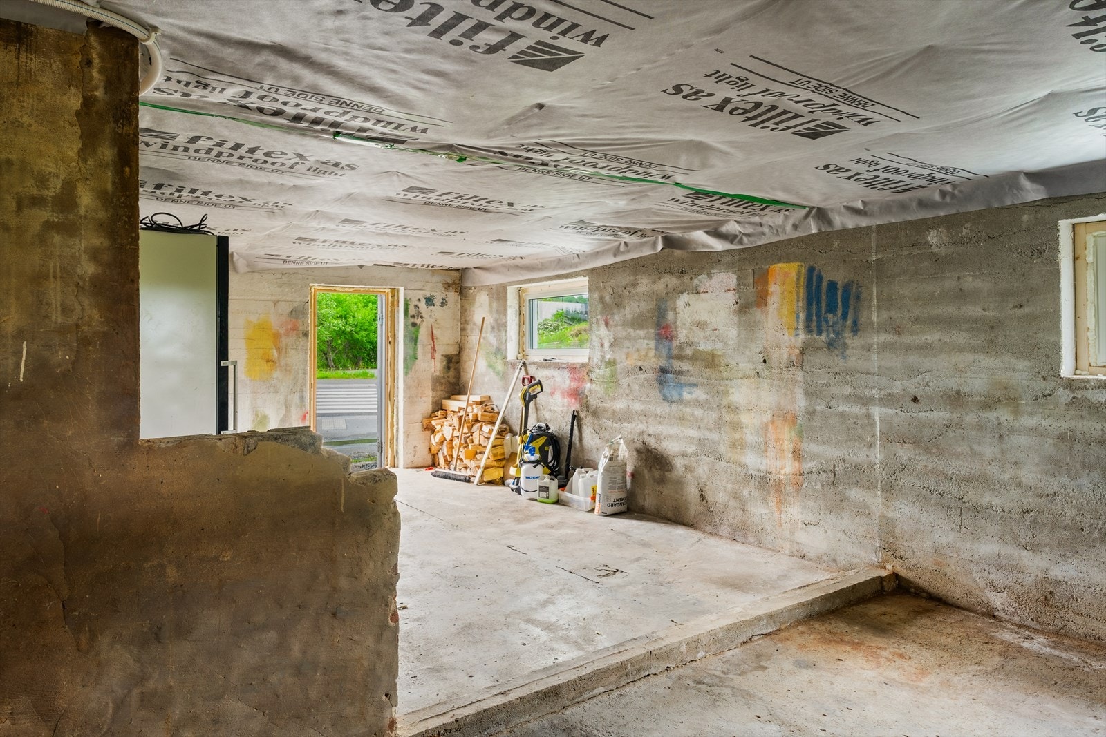 Boligens kjeller er i dag uinnredet og har et stort potensial Galleribilde