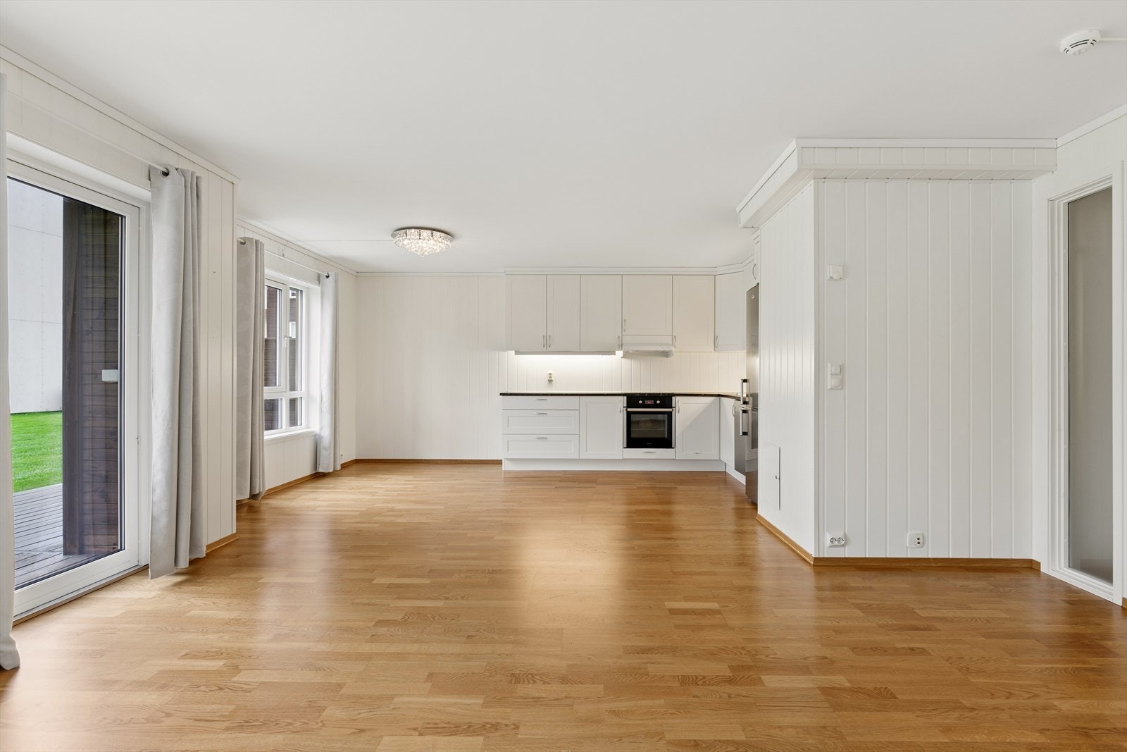 Praktisk 3-roms selveier med flott uteplass Galleribilde