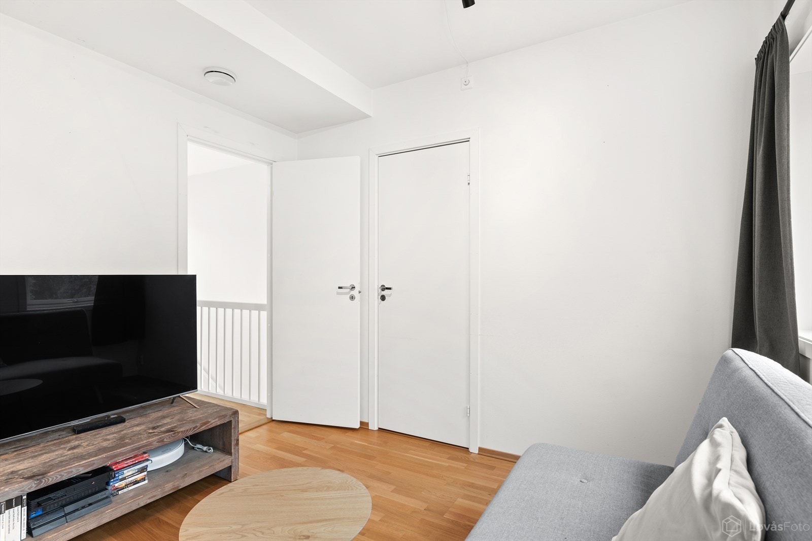 Adkomst til praktisk innvendig bod med god plass til lagring og oppbevaring. Galleribilde