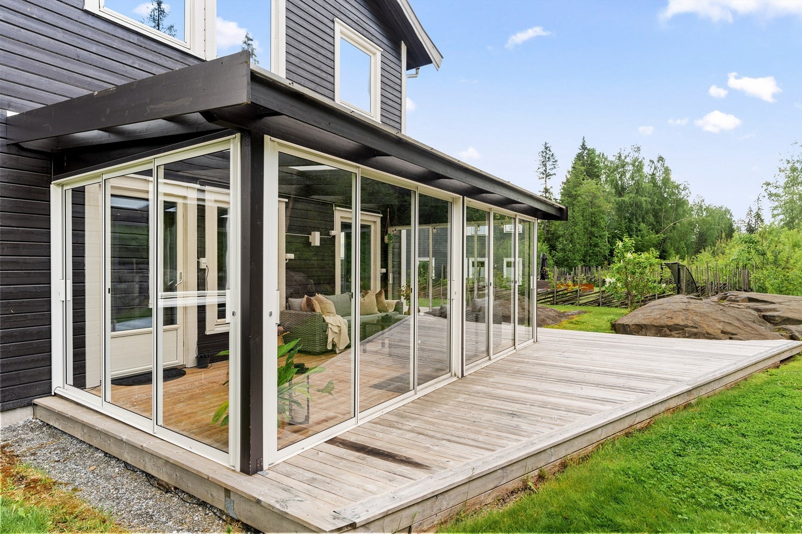 Vinterhagen med skyvedører i glass gir en fleksibel løsning. Galleribilde