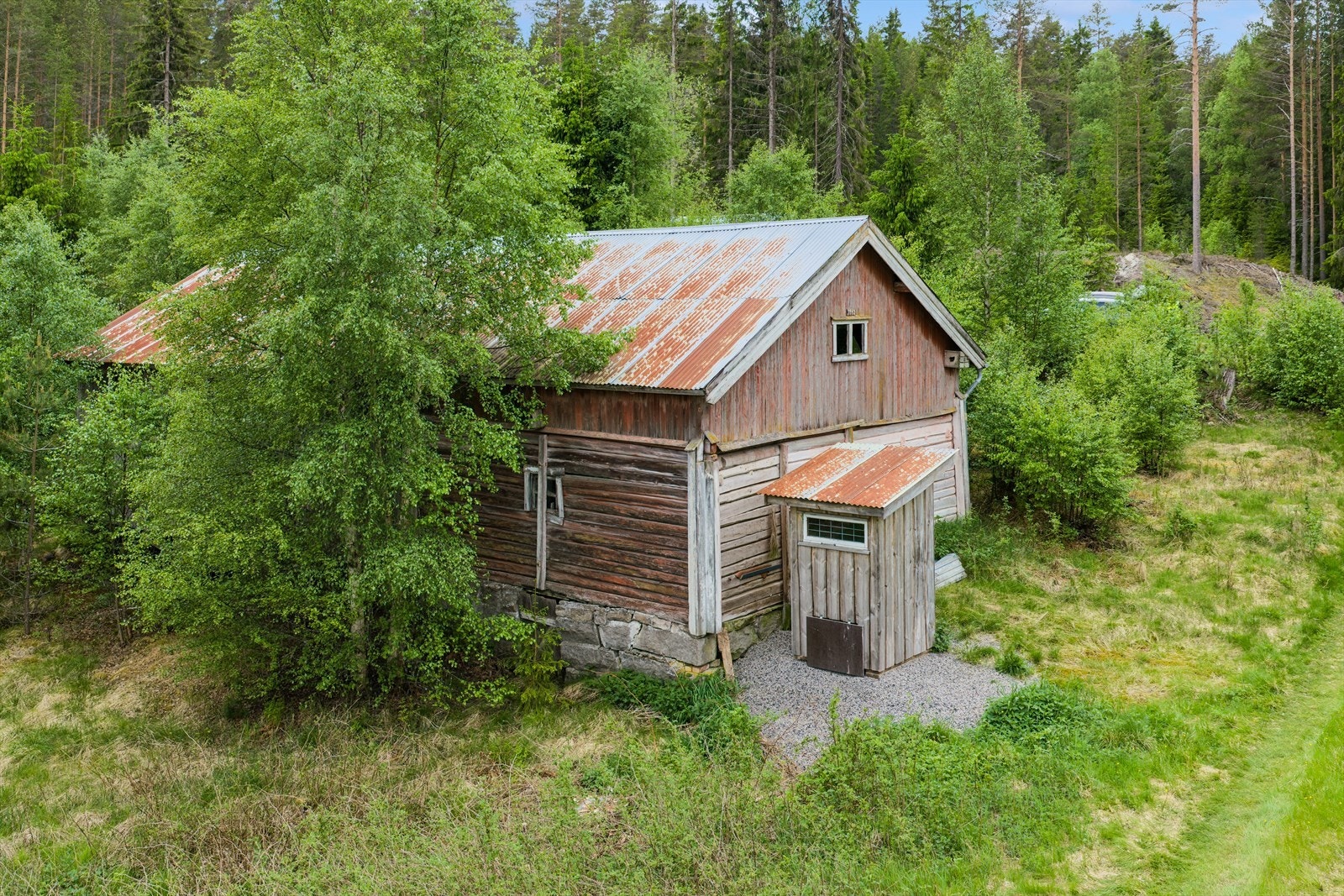 Låvebygningen er registrert i SEFRAK og tidfestet til 1925-1949. Galleribilde