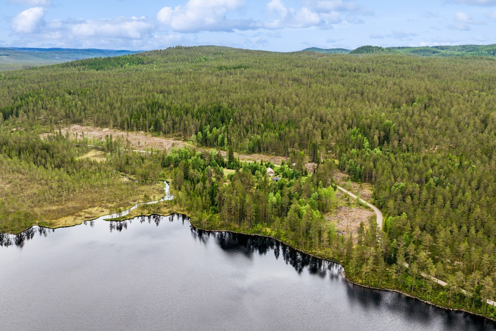 Her er det umiddelbar nærhet til turterreng og muligheter for friluftsliv. Galleribilde