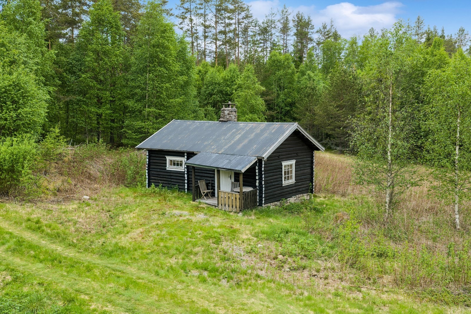 Annekset er innredet som en egen hytte, og gir fleksible bruksmuligheter for gjester eller familie. Galleribilde