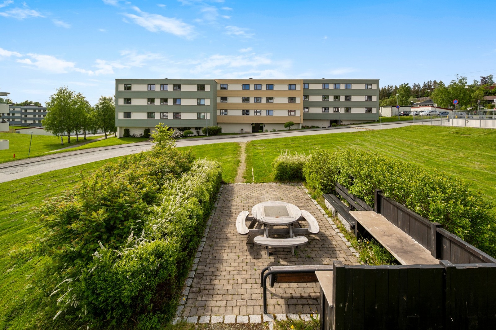 Store felles grøntområder rett utenfor boligen. Galleribilde