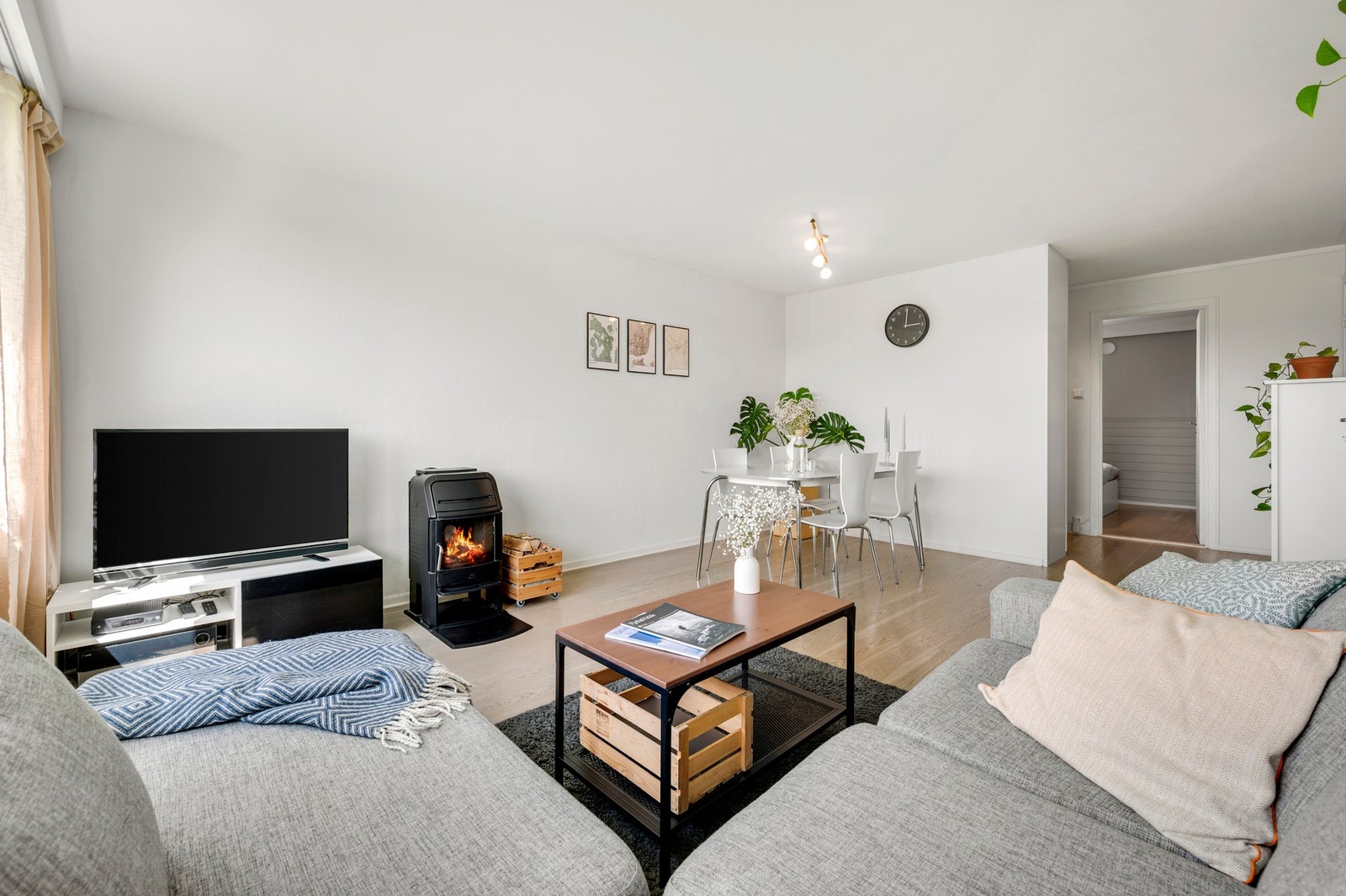 Pen og romslig stue som måler 28,9 m². Galleribilde