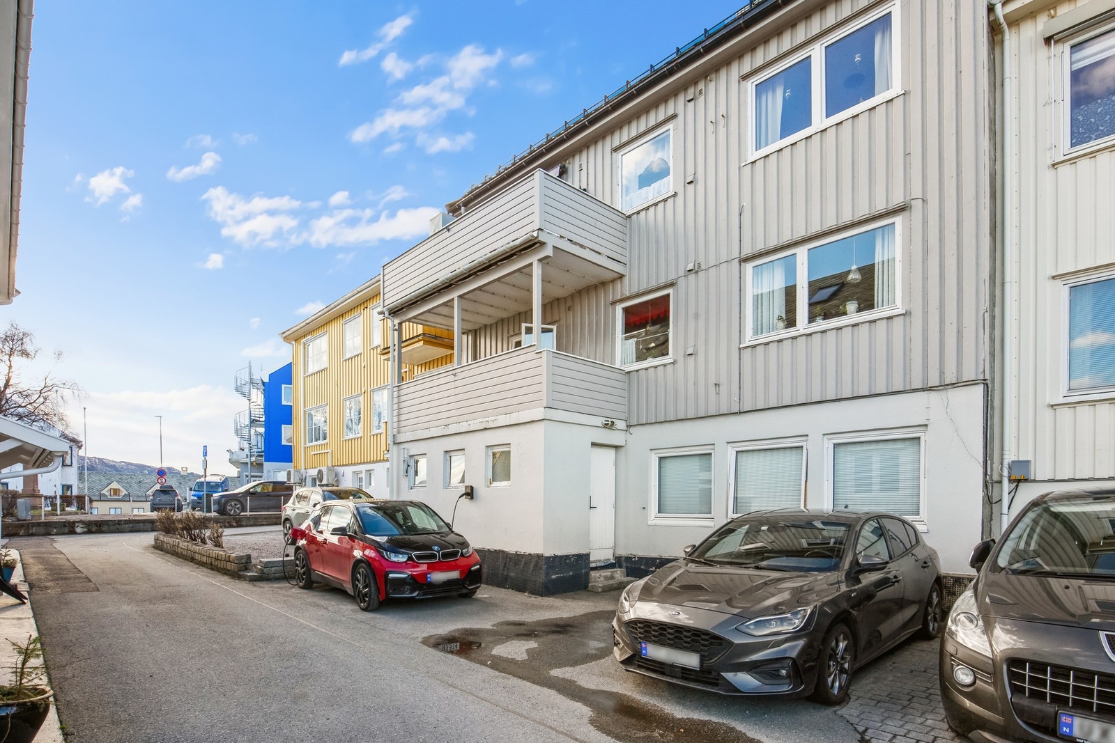 Parkering på felles biloppstillingsplass Galleribilde