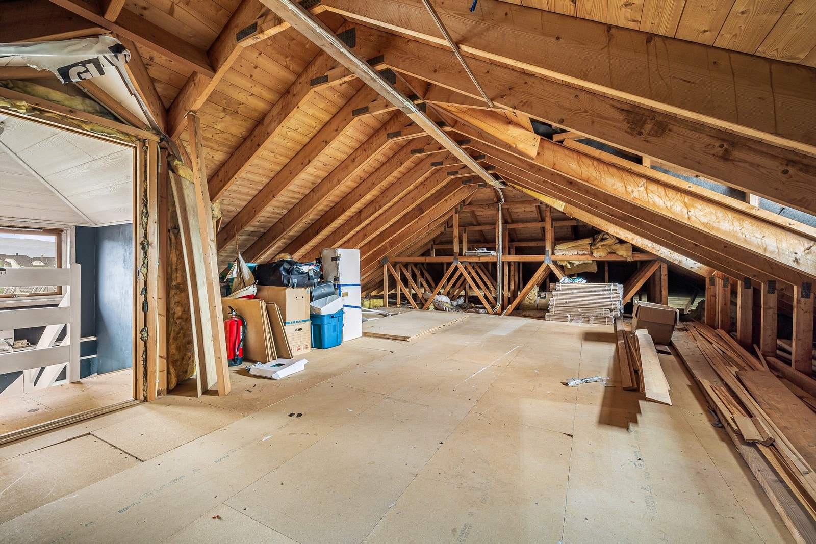 Loft med god oppbevaringsplass Galleribilde