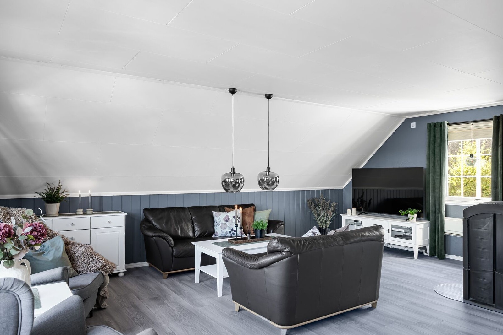 Romslig stue på 45 m² Galleribilde