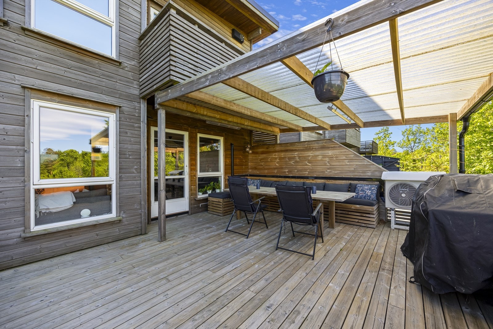 Terrasse mot sydøst. Galleribilde