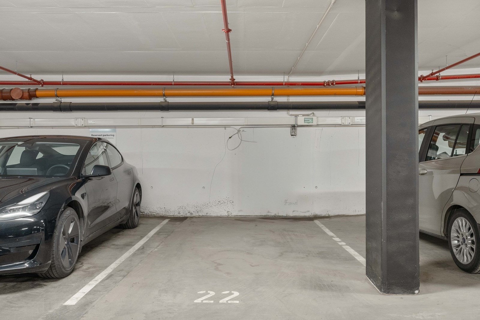 Det er mulig å kjøpe garasjeplass med leiligheten. Galleribilde