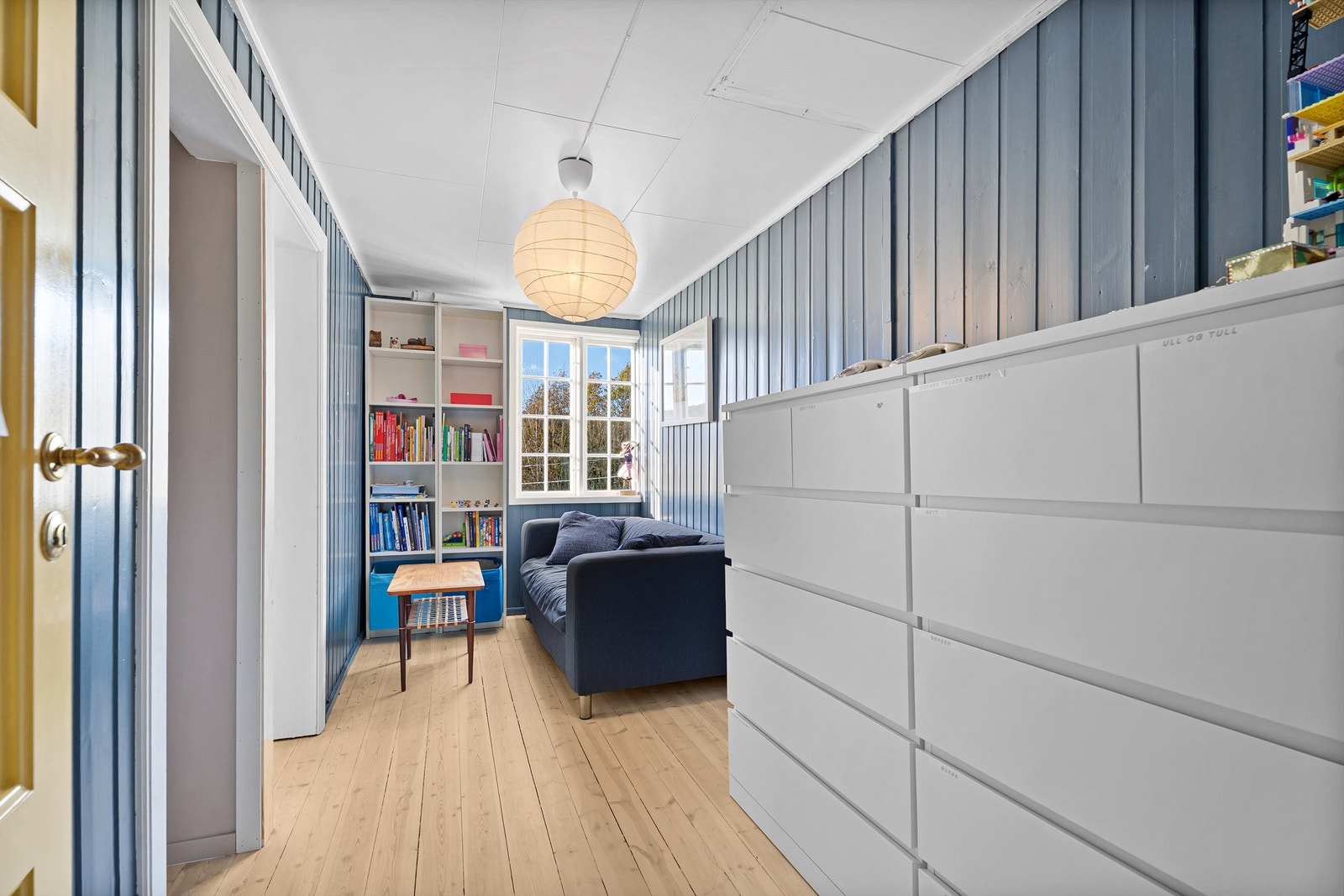 Soverom 3. Garderobe til venstre, så sovealkove. Galleribilde