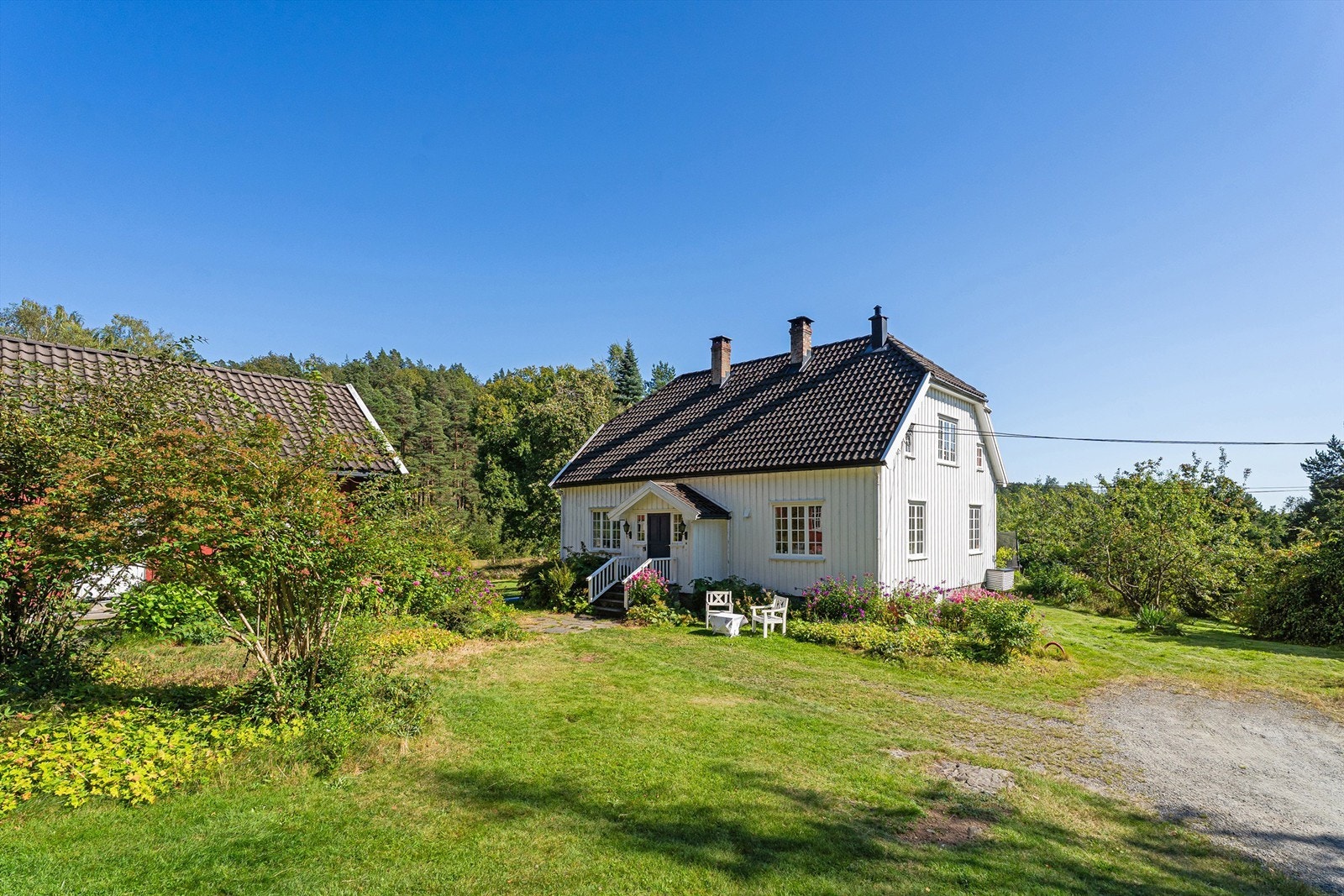 Parkeringen på tunet. Galleribilde