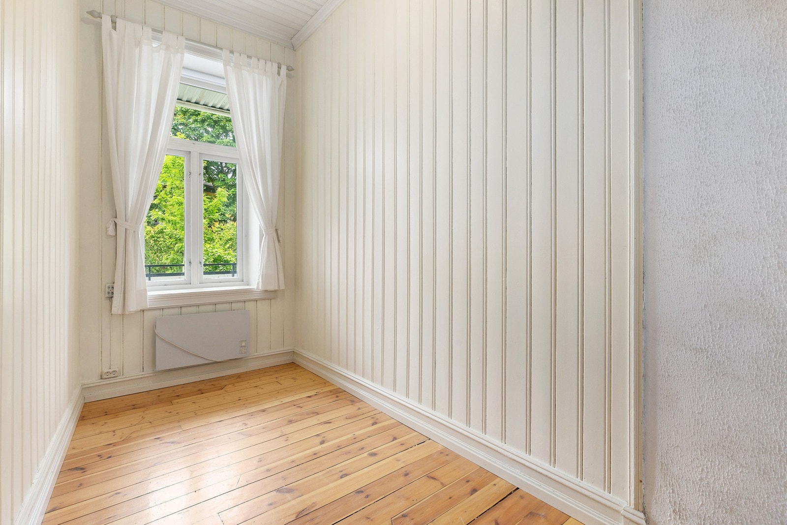 Det tredje soverommet er et lyst og pent rom med plass til seng og garderobeskap. Galleribilde