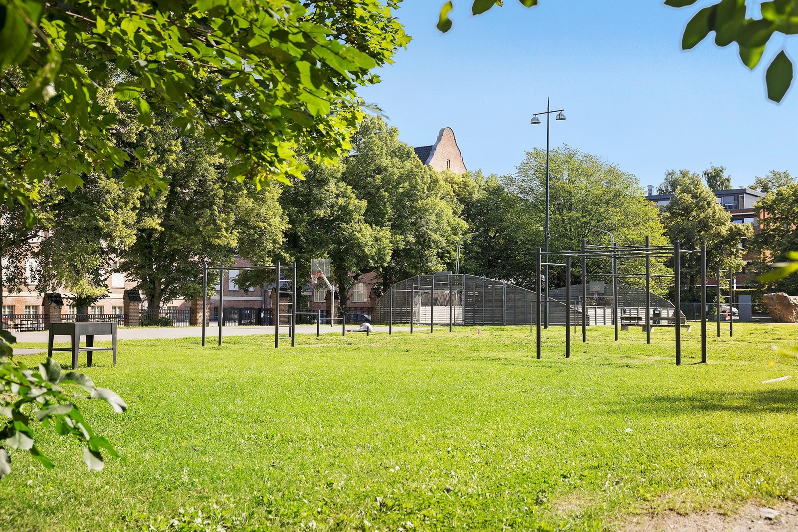 Tufteparken og Fagerborg skole kun kort gåavstand fra boligen. Galleribilde