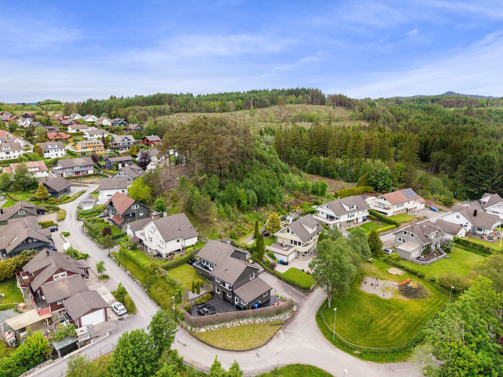 Ved Stemmen har man tilgang til flotte friområder med blant annet herlig grillplass, gapahuk, lekeplasser, sandstrand og badeplass med trivelig brygge. Galleribilde