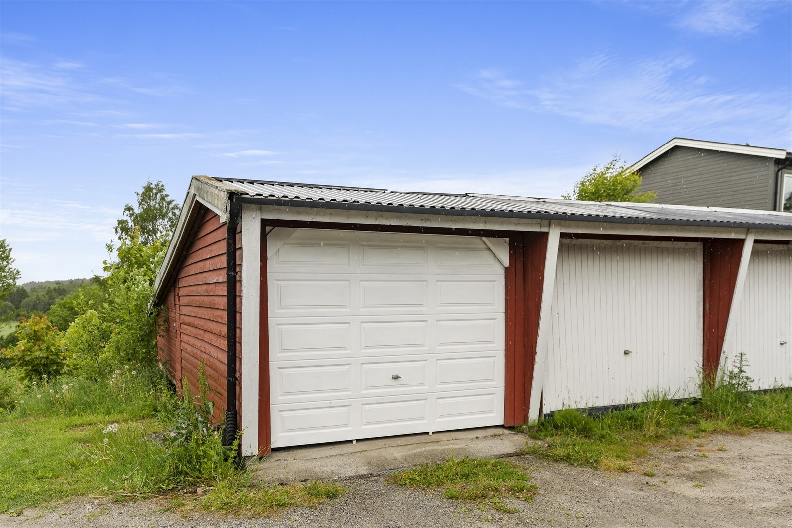 Garasjen er den eneste med stor utebod i sokkelen Galleribilde