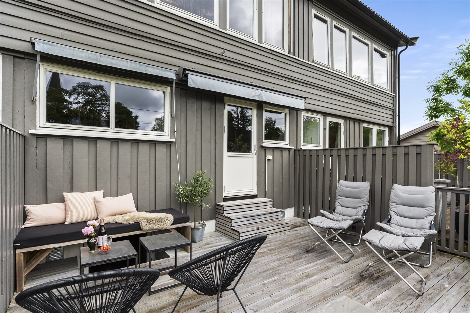 Sydvendt markterrasse og hage Galleribilde