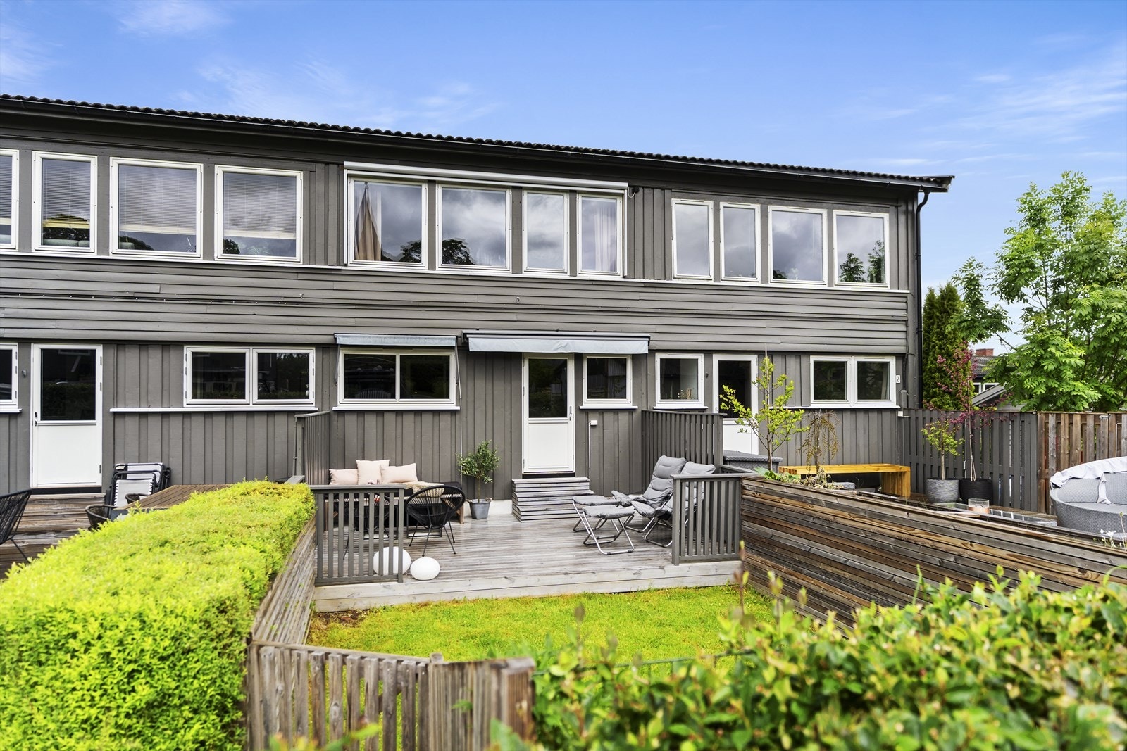 Sydvendt markterrasse og hage Galleribilde