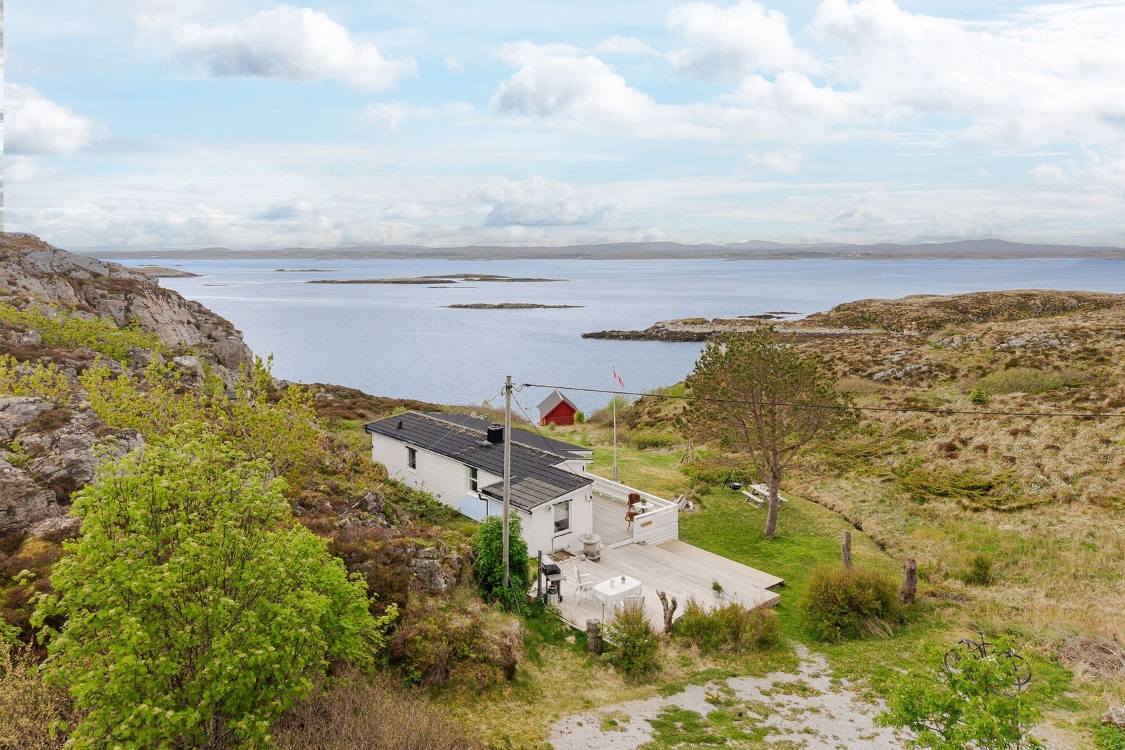 Det bugner med turområder, fiskeplasser og flott natur i alle retninger Galleribilde