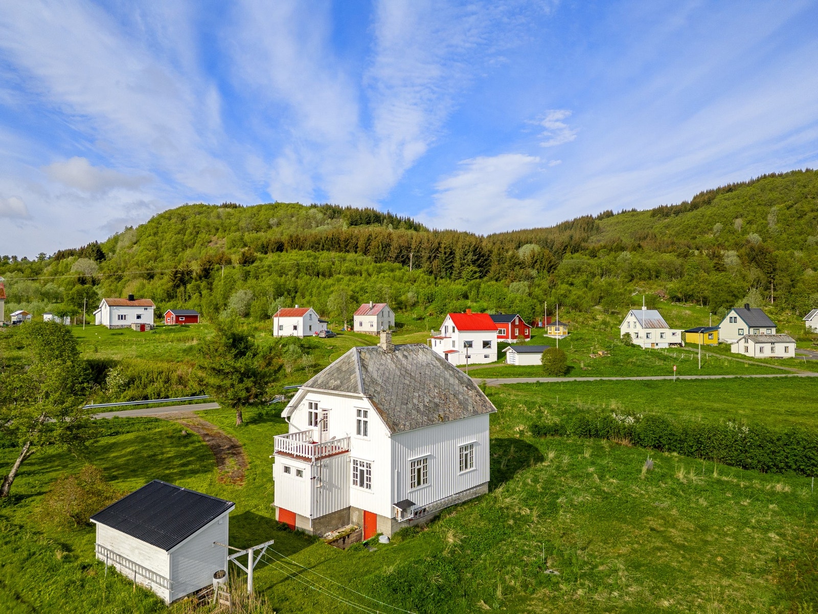 Uthuset på eiendommen gir god lagring Galleribilde