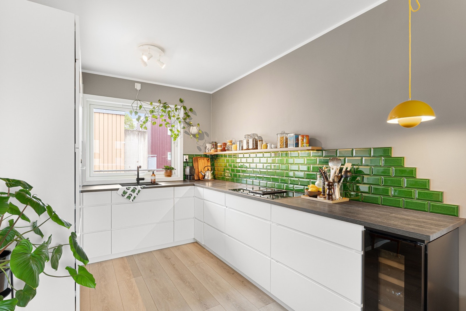Lekkert og moderne kjøkken fra Kvik med rene linjer og tidløst design. Galleribilde