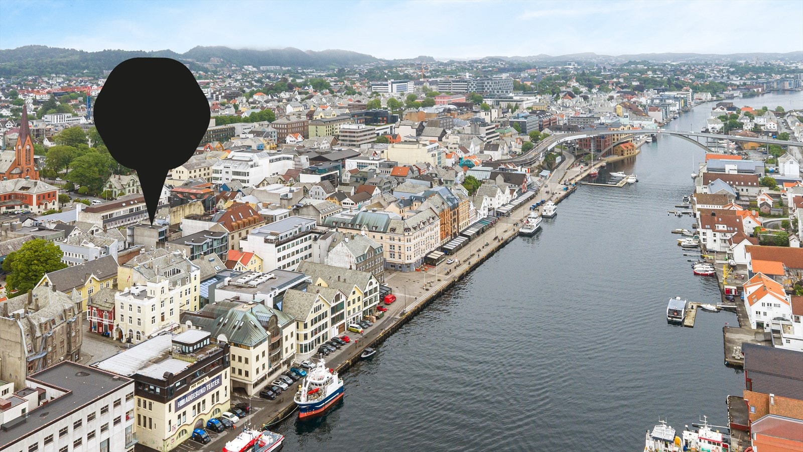 I Strandgata 163 bor en midt i hjerte av Haugesund med alt byen har å by på like utenfor dørterskelen. Galleribilde