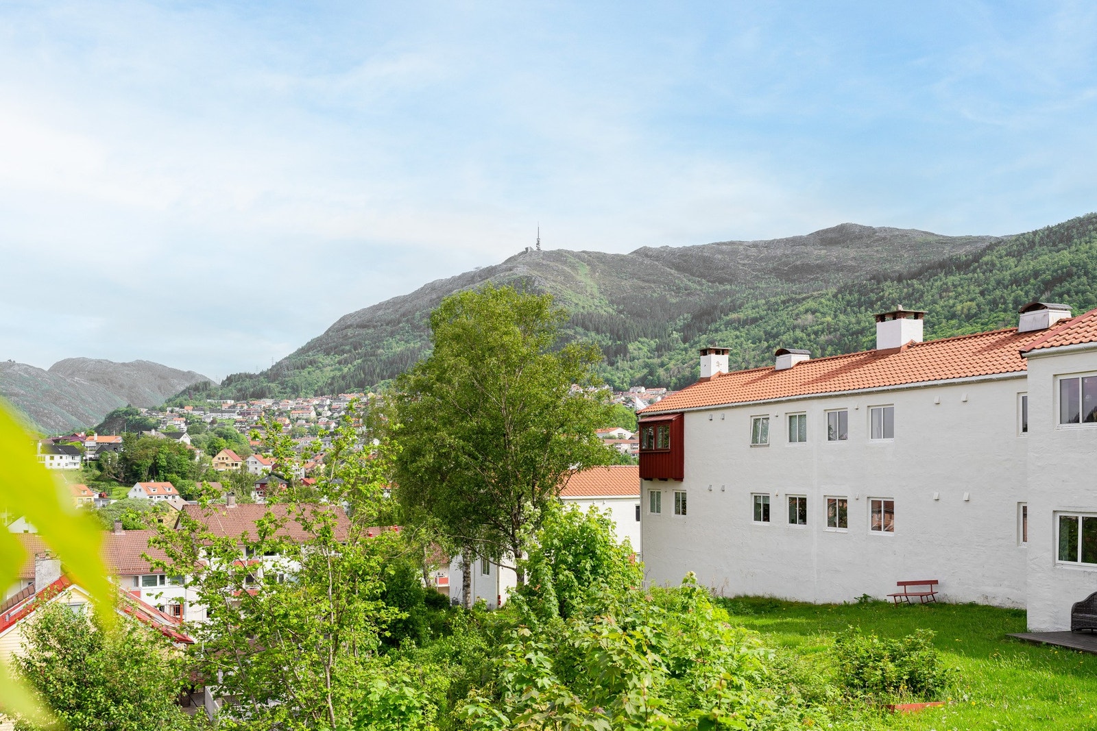 Dette er en koselig 2-roms leilighet med en svært sentral beliggenhet på Landås! Galleribilde