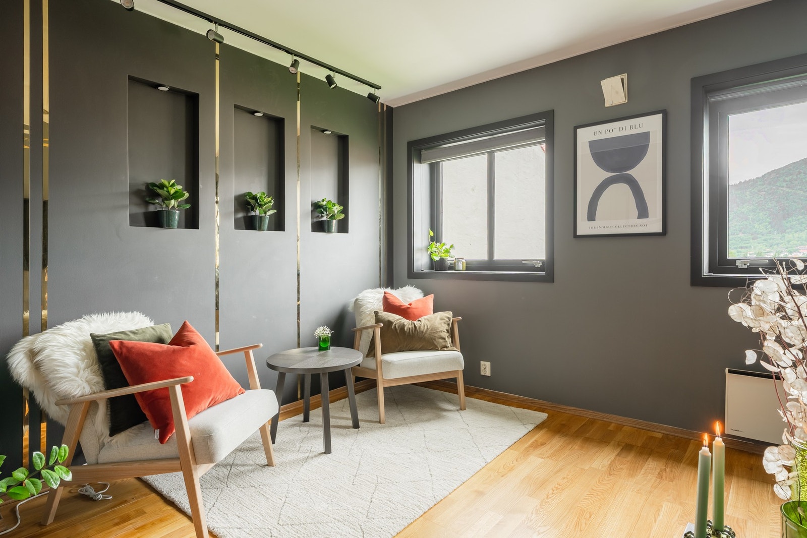 Vindusflatene slipper inn godt med naturlig lys og skaper en god romfølelse. Galleribilde