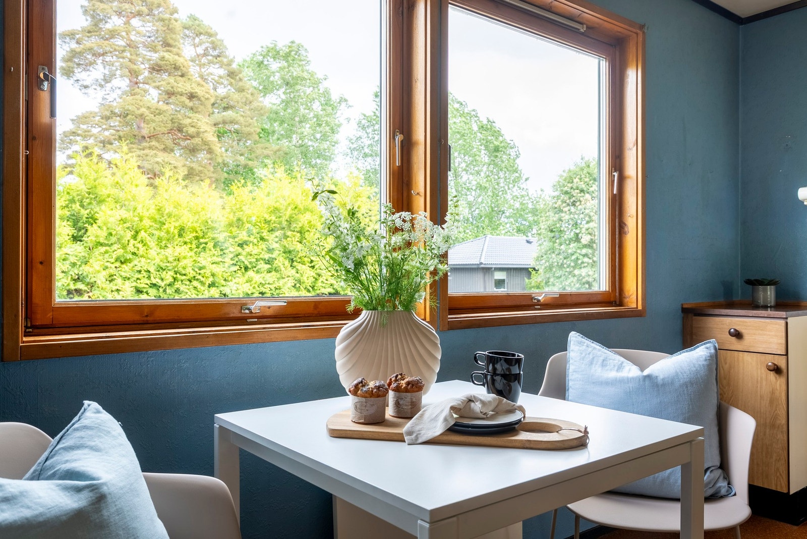 Hyggelig utsyn over gårdsplassen Galleribilde