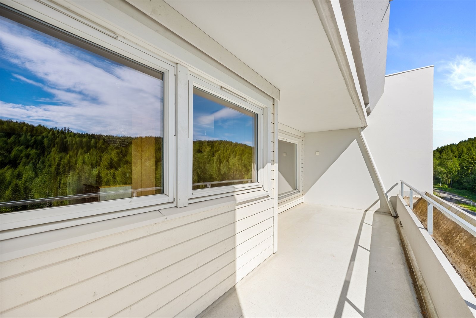 Terrassen er 15 kvm og vender mot sør. Galleribilde