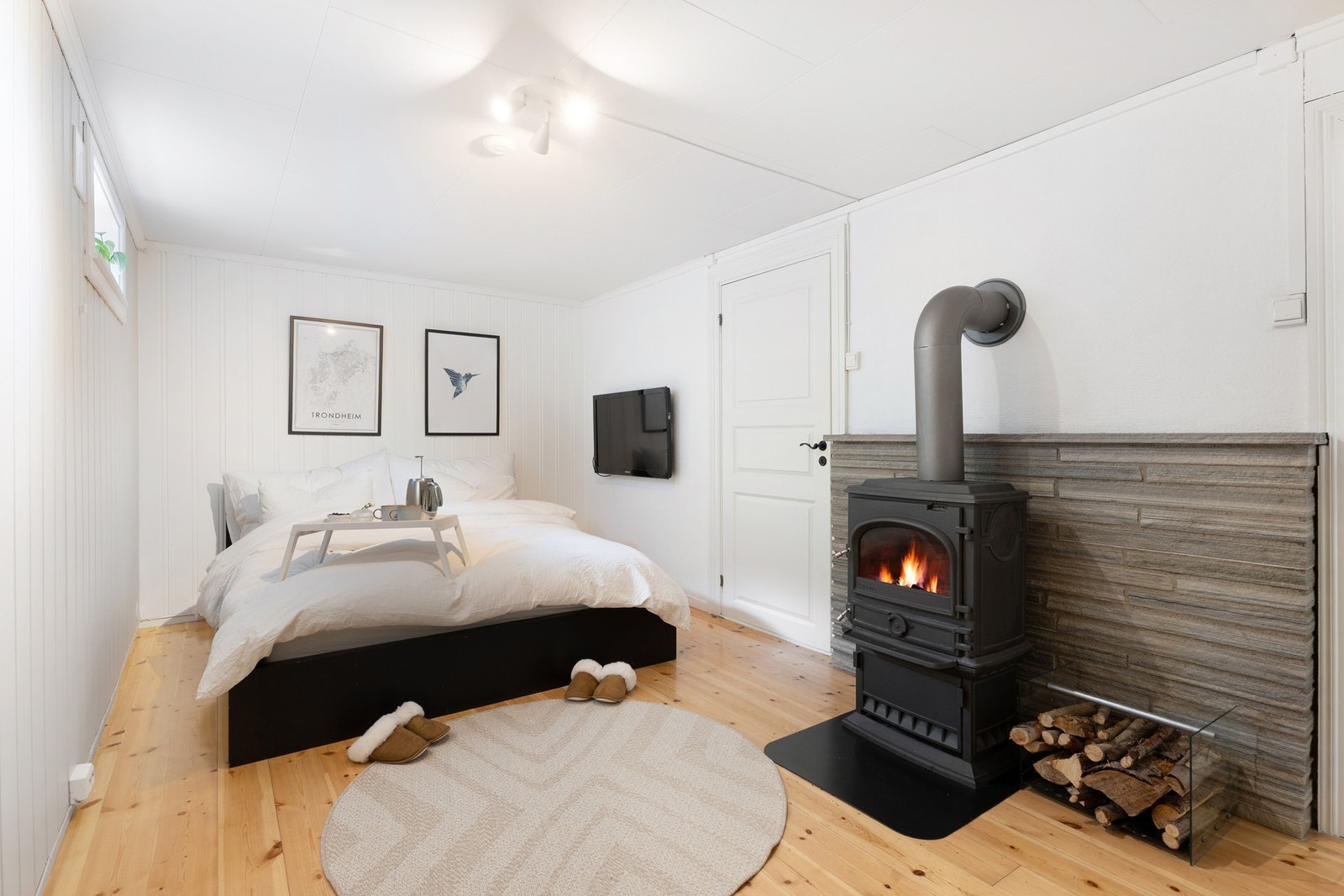 Bod som i dag benyttes som soverom/kjellerstue (rommet er ikke omsøkt eller godkjent for varig opphold hos Trondheim kommune). Galleribilde