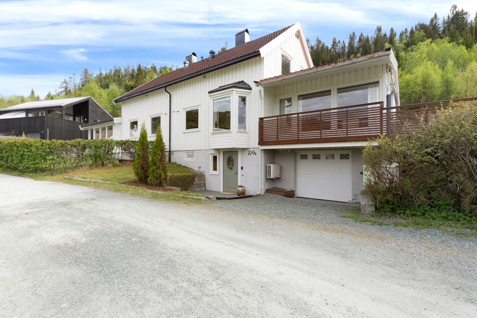 EiendomsMegler 1 v/Frank Robert Bae har gleden av å presentere en innholdsrik og familievennlig halvpart beliggende på populære Reppe! Foto: Nonstad Foto (Julian Nonstad) Galleribilde
