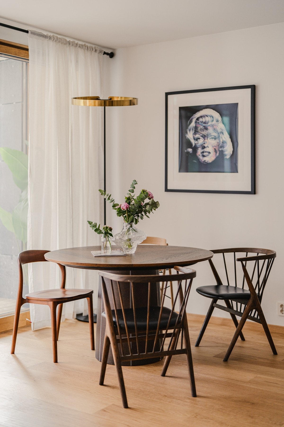 Godt utnyttet planløsning med plass til stor spisestue - perfekt for middagsgjester. Galleribilde