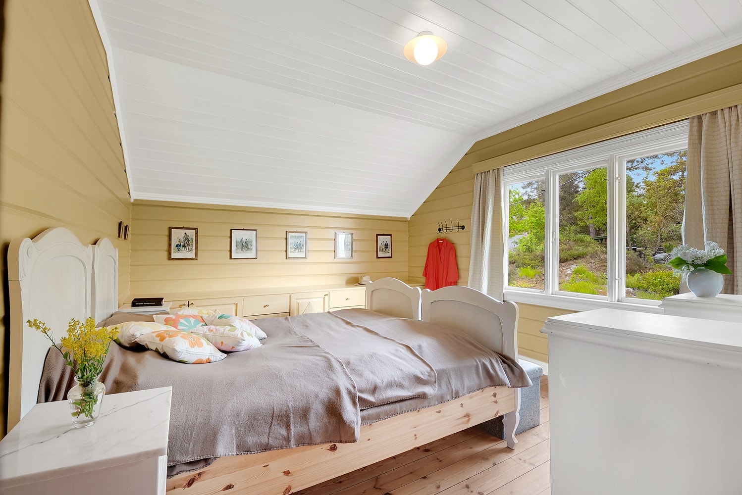 Ett av fritidsboligens tre soverom. Galleribilde