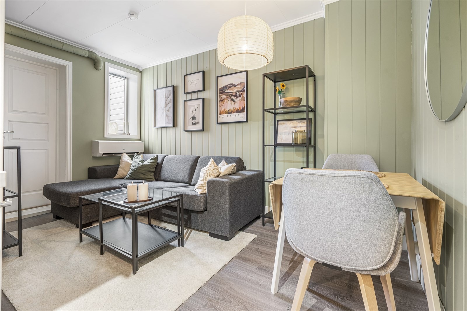 Stue med plass til sofagruppe og spisebord Galleribilde