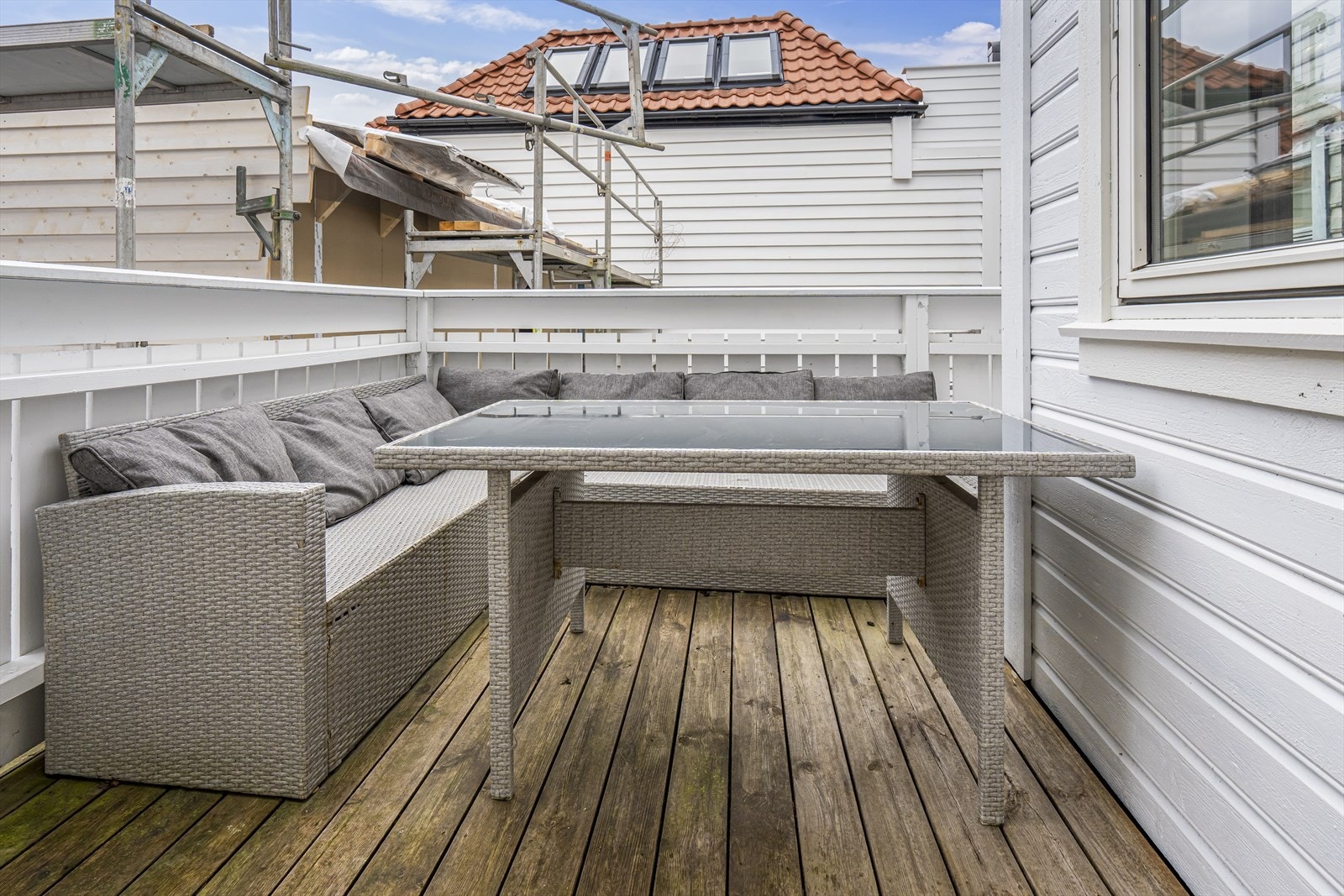 Romslig sørvestvendt terrasse på 13 kvm. Galleribilde
