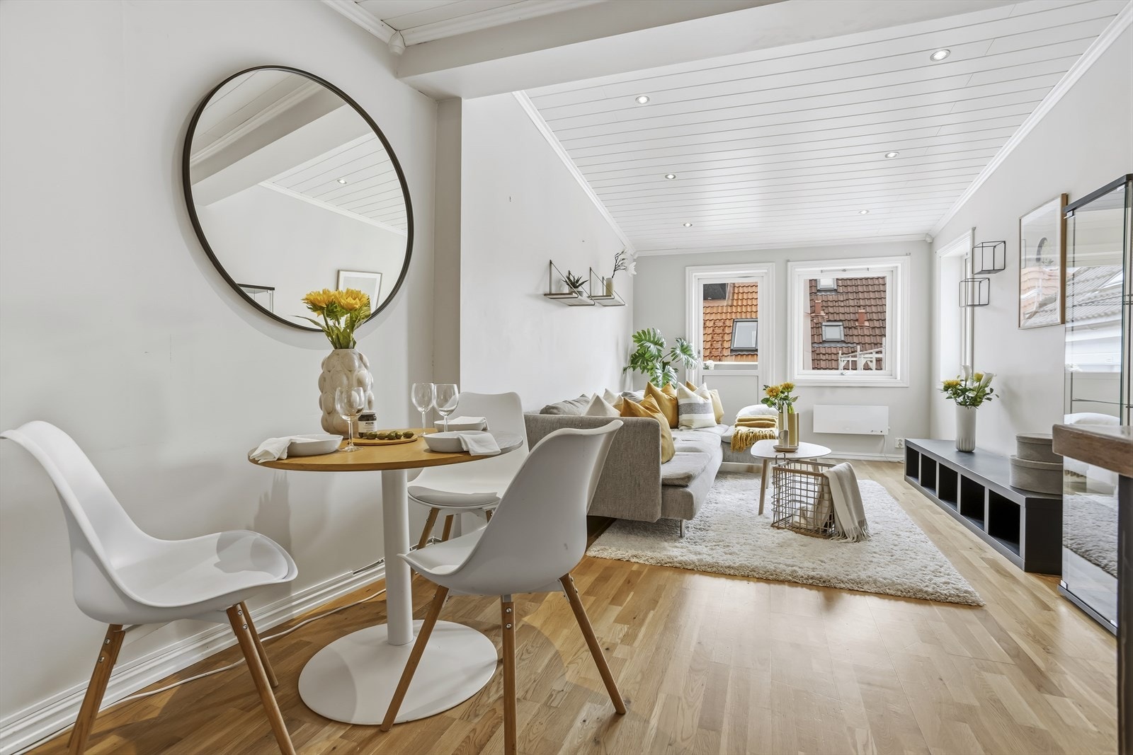 Toppleiligheten har en åpen og sosial sone for stue, spisestue og kjøkken. Galleribilde