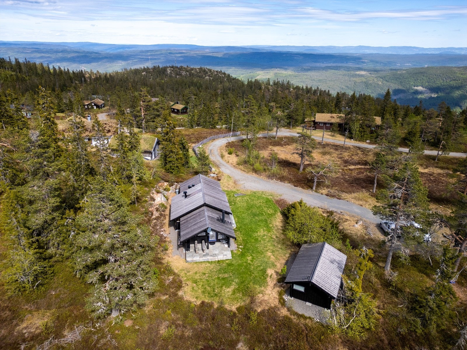 Oversikt over hyttefeltet, som er preget av tradisjonell og stedstilpasset bebyggelse. Galleribilde