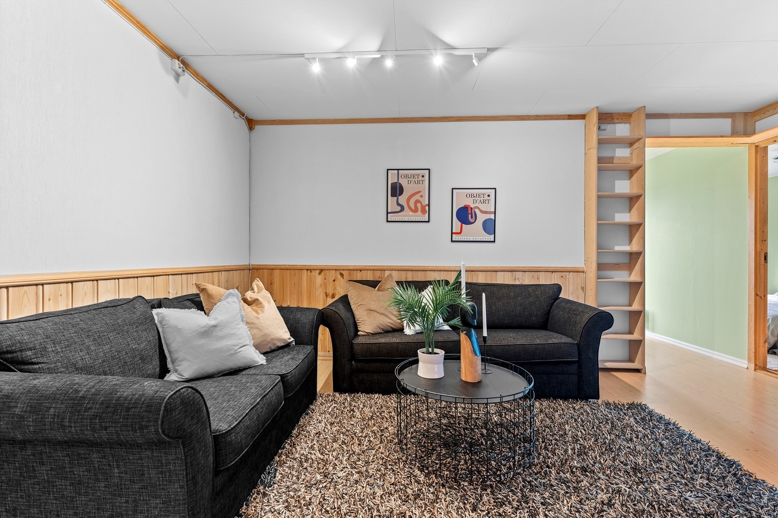 Fra kjellerstuen er det utgang til den store, vestvendte terrassen. Galleribilde